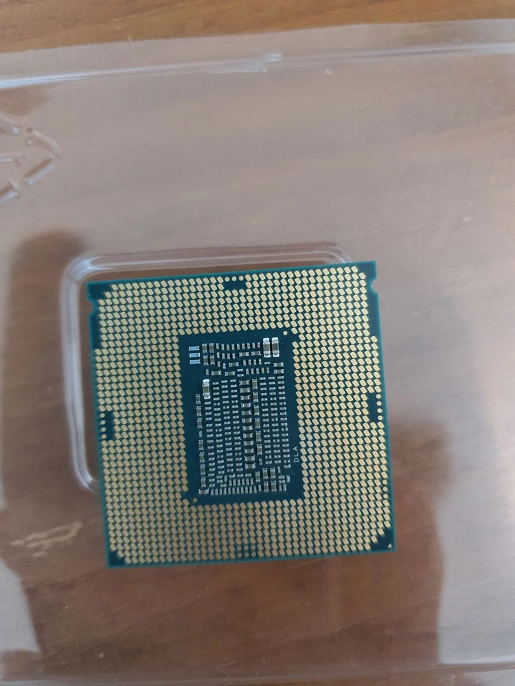 인텔 CPU i9-9900K 이미지