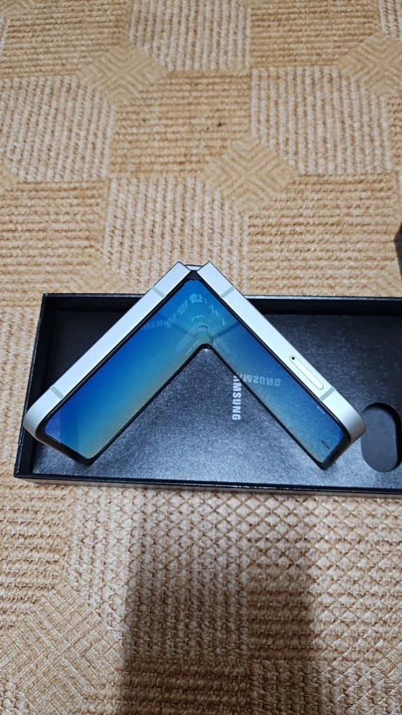 갤럭시 z플립6 256GB 풀박스 이미지
