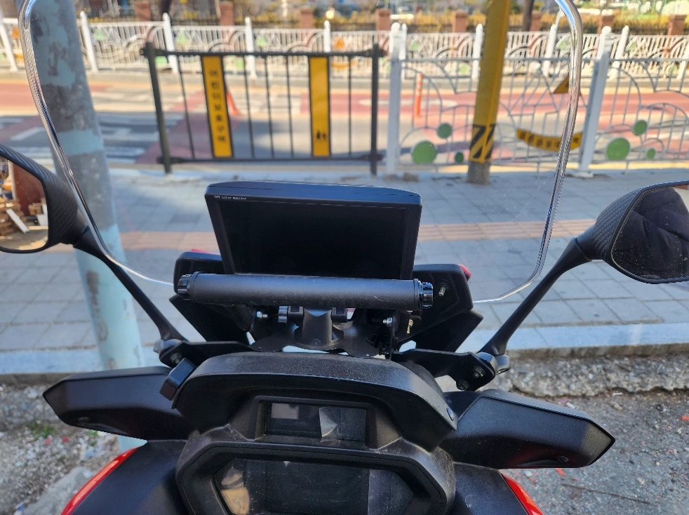 2024년 XMAX300 2484km 신차급 이미지