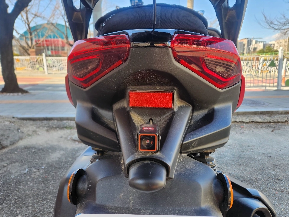 2024년 XMAX300 2484km 신차급 이미지