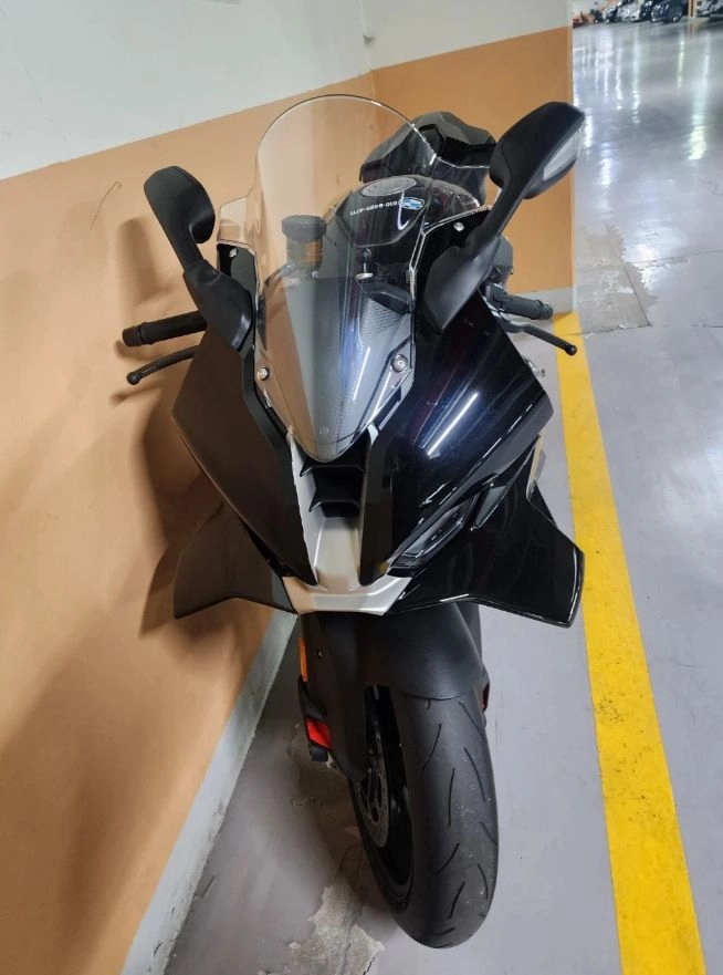 BMW S1000RR 블랙 오토바이 25년식 신차급수준 이미지