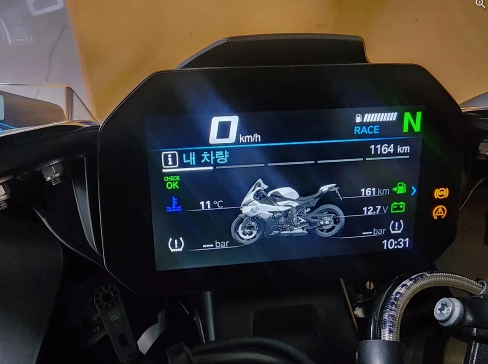 BMW S1000RR 블랙 오토바이 25년식 신차급수준 이미지