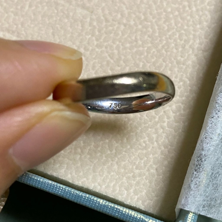 18k 화이트 골드 웨이브 금반지 이미지