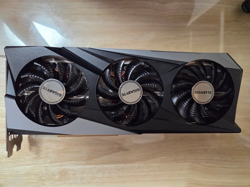 RX 7600 그래픽카드 이미지