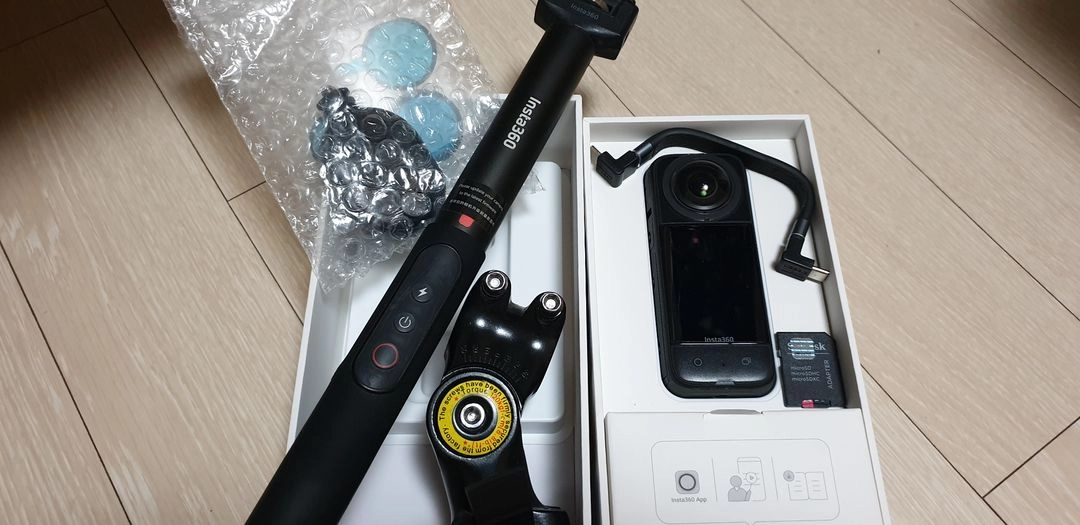 인스타360 x3 판매합니다. 이미지