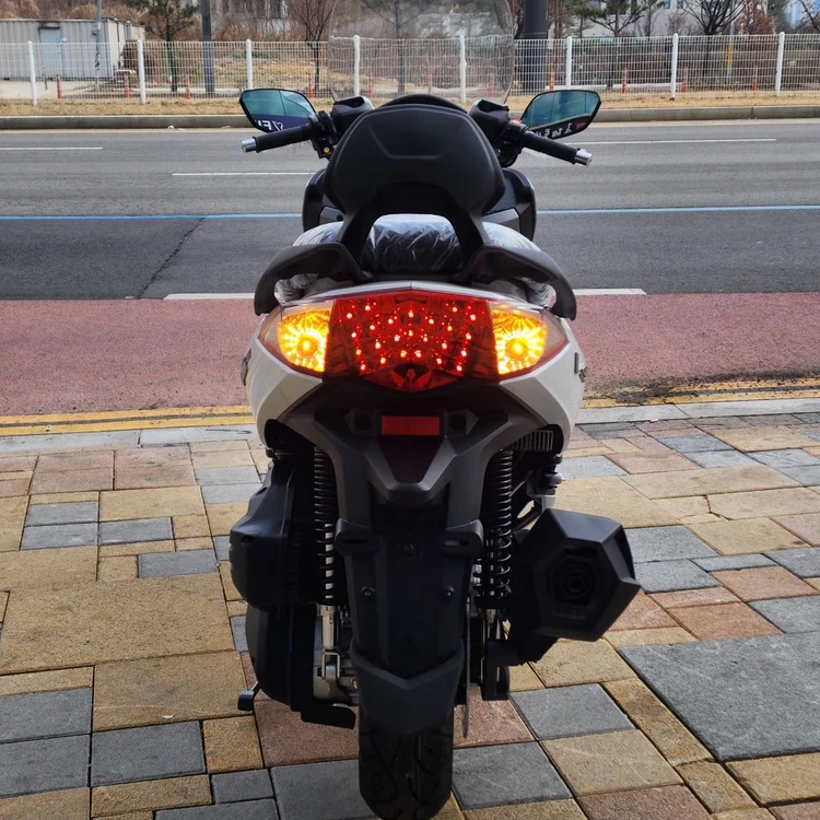대차SYM조이맥스300i 신차재고할인판매 선착순판매오토바이 이미지