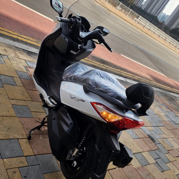 대차SYM조이맥스300i 신차재고할인판매 선착순판매오토바이 이미지