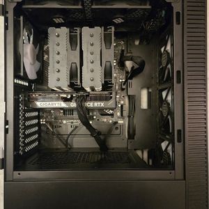 13600KF 5060Ti 게이밍 컴퓨터 이미지