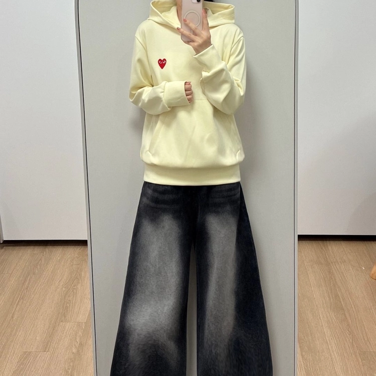 꼼데가르송 플레이 레드 하트 로고 아이보리 후드티 이미지
