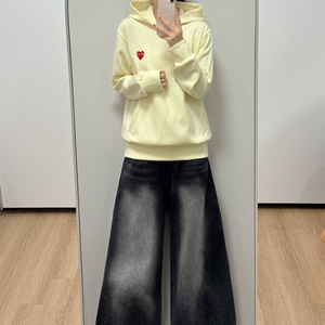 꼼데가르송 플레이 레드 하트 로고 아이보리 후드티 이미지
