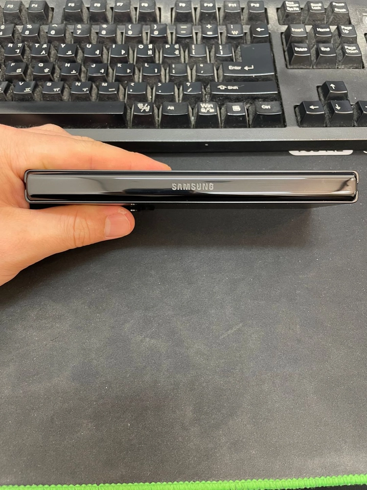 갤럭시Z폴드3 블랙 256GB 무잔상 상태좋은 중고37만2천팝니다. 이미지