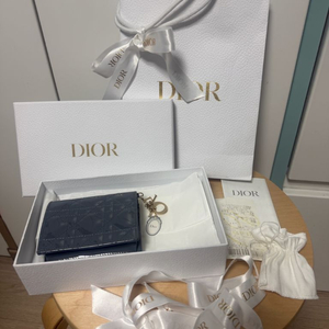 디올 레이디 까나쥬 지갑 새제품 풀박스 루이비통 샤넬 구찌 에르메스 리모와 보테가 Dior 이미지