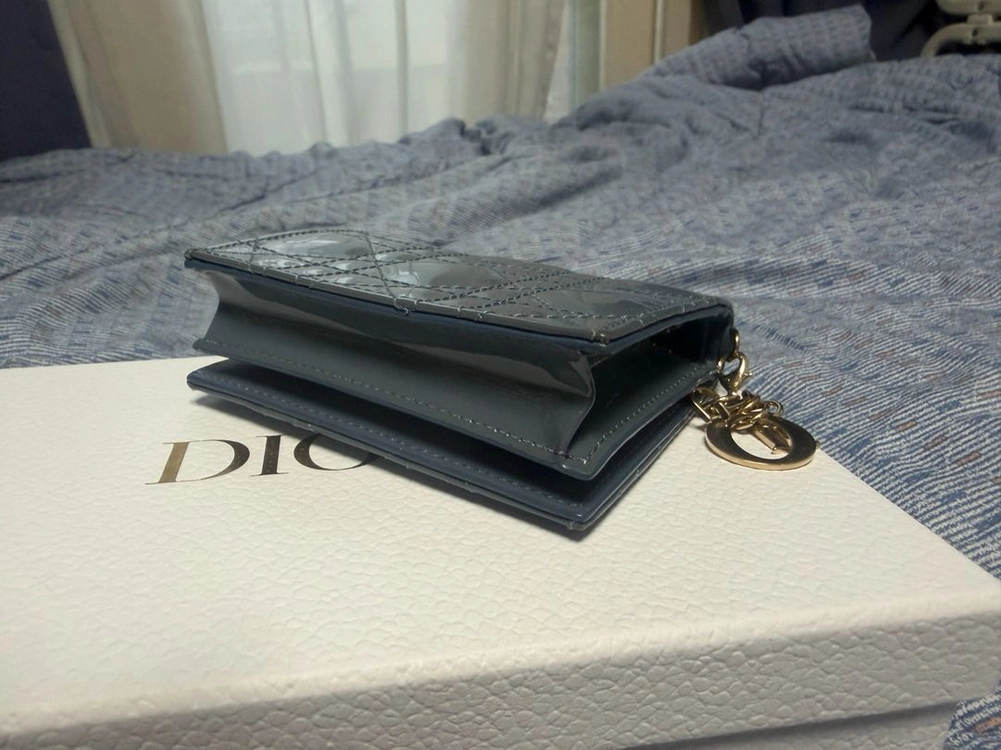 디올 레이디 까나쥬 지갑 새제품 풀박스 루이비통 샤넬 구찌 에르메스 리모와 보테가 Dior 이미지