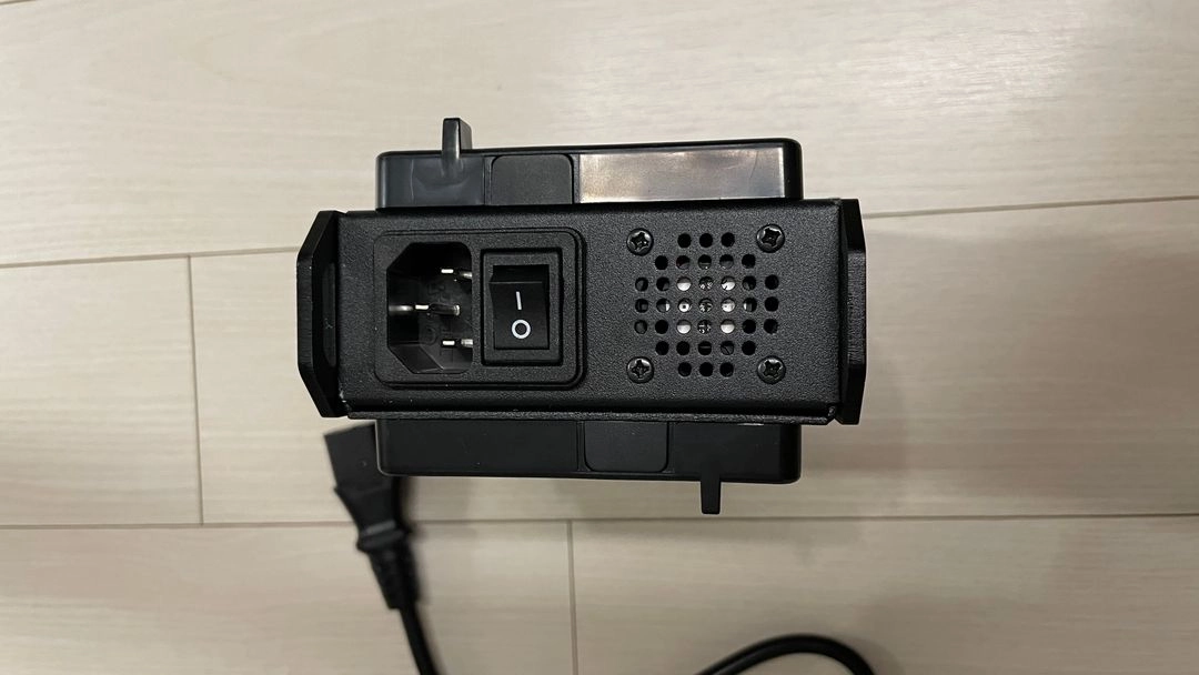 V마운트 충전기 FXLION FX-M2S 이미지