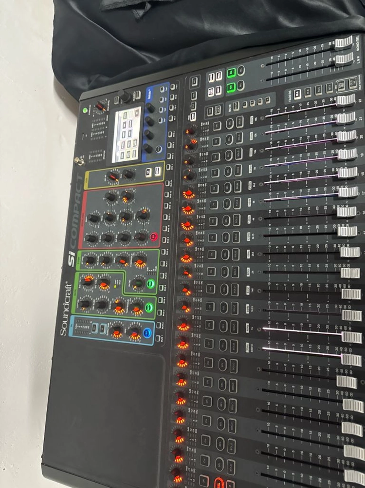 Soundcraft SI Compact 24판매합니다 이미지