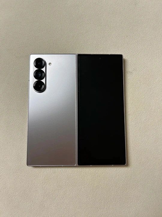 갤럭시 Z 폴드6 실버 256GB - 안심되는 중고거래