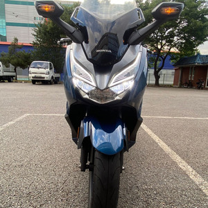 혼다 포르자 300cc 블루칼라 스쿠터 이미지