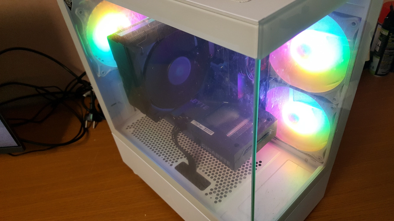 라이젠5 5600 RX6600 컴퓨터 본체 팝니다 - 안심되는 중고거래