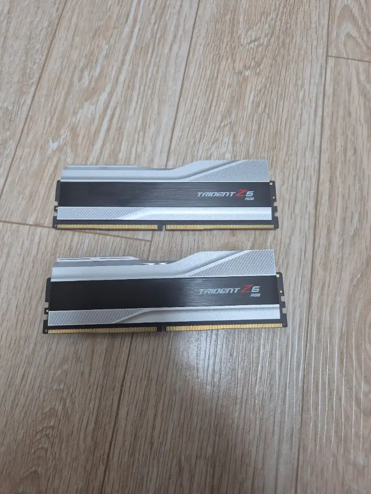 G.SKILL DDR5-5600 CL32 TRIDENT Z5 RGB J 화이트 패키지 32GB(16Gx2) 이미지