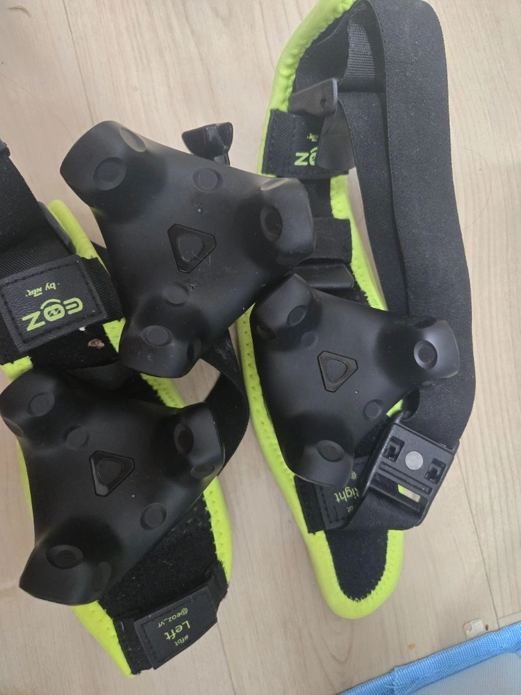 HTC VIVE 트래커 3.0 3개 베이스 스테이션 2.0 2개 이미지
