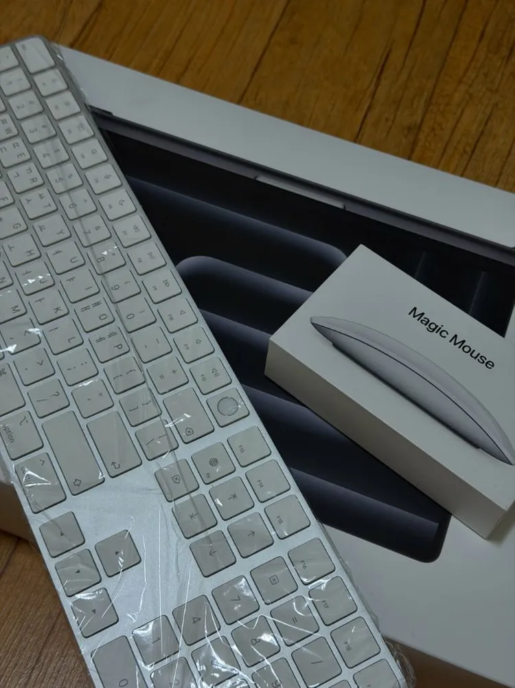 (새상품급)맥북프로14 M5 16GB 1TB 블랙 매키,매마 포함 배터리100 - 안심되는 중고거래