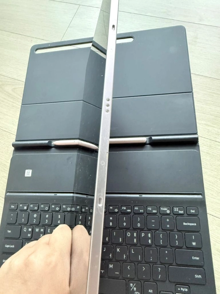 삼성 갤럭시탭 S7 FE ,키보드, S펜 포함 이미지
