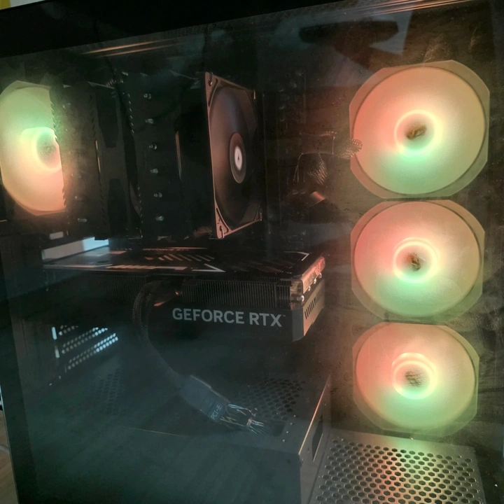 AMD 라이젠 7 7800X3D 게이밍 PC 팝니다. - 안심되는 중고거래