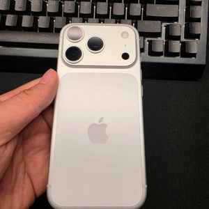 아이폰17프로 화이트 256GB 배터리100 이미지