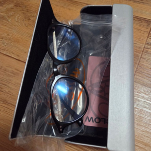 리끌로우 안경 RC X.YOUNG GLASS BLACK 이미지
