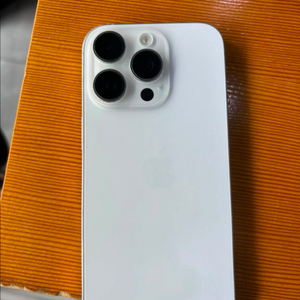 아이폰 16 프로 256GB 화이트 색상 이미지