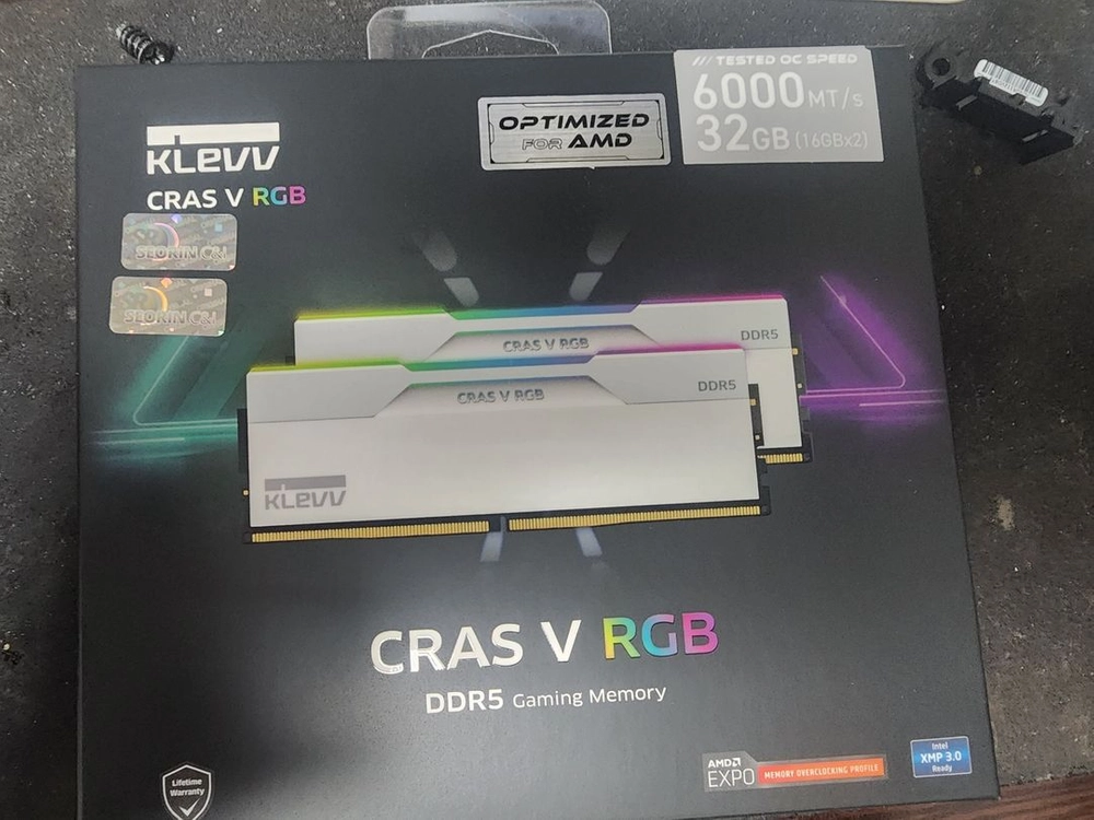 에센코어 클레브 DDR5-6000 CL30 CRAS V RGB 화이트 AMD 패키지 32GB(16Gx2) 이미지