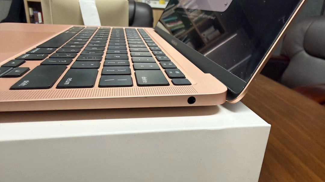 Apple MacBook Air M1 기본형 이미지