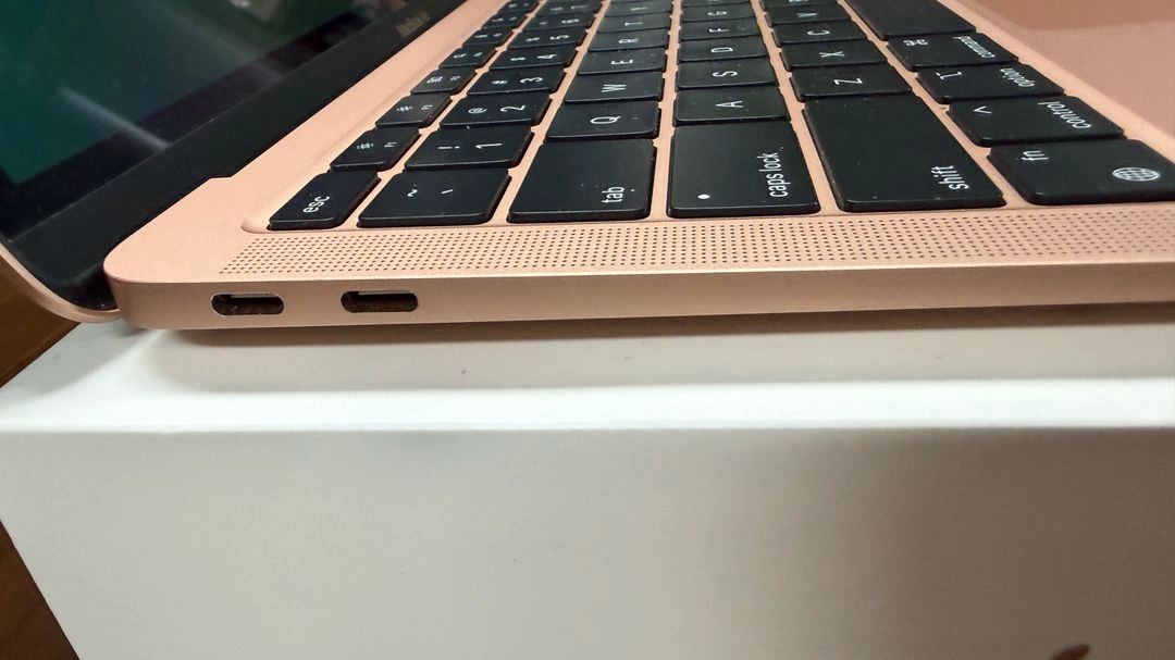 Apple MacBook Air M1 기본형 이미지