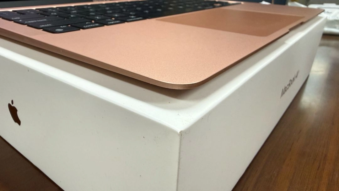 Apple MacBook Air M1 기본형 이미지