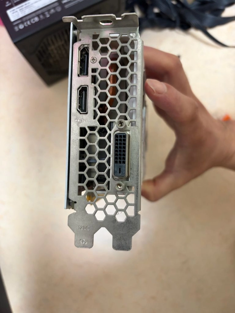 지포스 GTX 1660ti emTek 그래픽카드 이미지