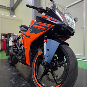 특가)ktm rc390 abs 23년형 2250km 최저가 판매합니다 이미지