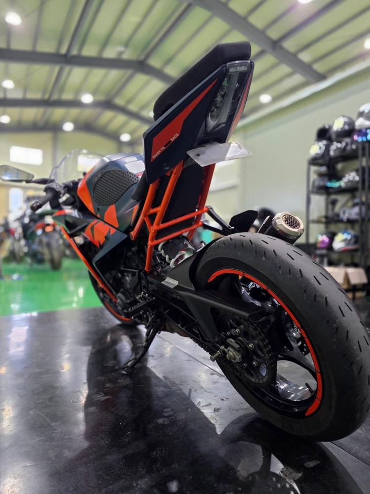 특가)ktm rc390 abs 23년형 2250km 최저가 판매합니다 이미지
