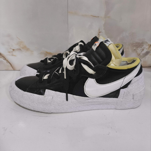 275mm 나이키 x 사카이 블레이저 로우 블랙 스니커즈 이미지