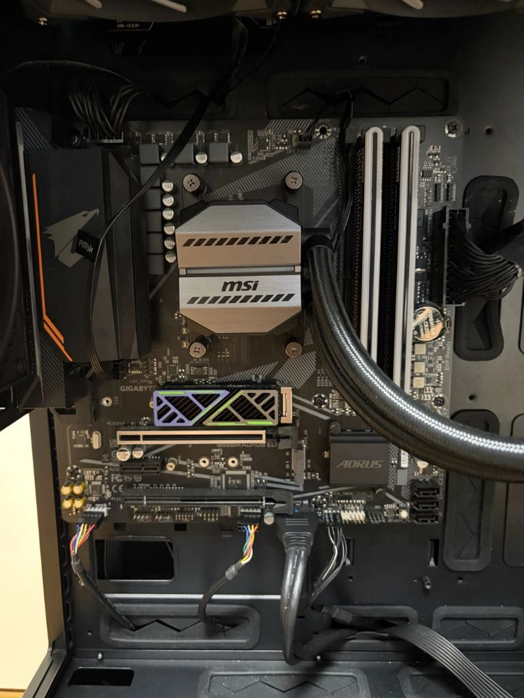 라이젠5600x + 기가바이트 b550m + 에센코어 클레브 16GB 보드셋 판매합니다 - 안심되는 중고거래
