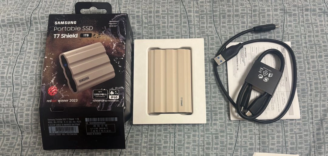 삼성 포터블 SSD T7 Shield 1TB 베이지 / 실사용 0회 풀박스 이미지