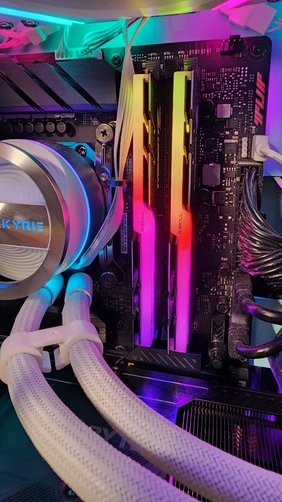 지스킬 ddr4 3600 led램32*2 총64기가 이미지