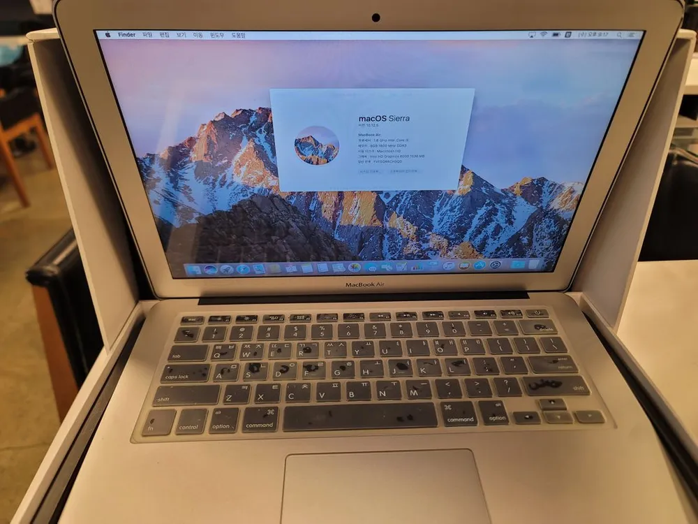 [외관 하자/정상 부팅] 맥북에어 13인치 Early 2015 i5/8GB/128GB A1466 이미지