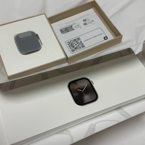 애플워치10 내추럴 티타늄 / 46mm / 밀레니즈 루프 / 리퍼 미사용 이미지