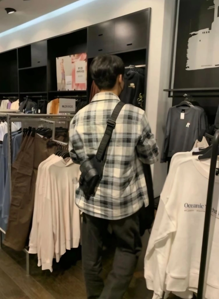 루이비통 소뮈르 슬링백 이미지