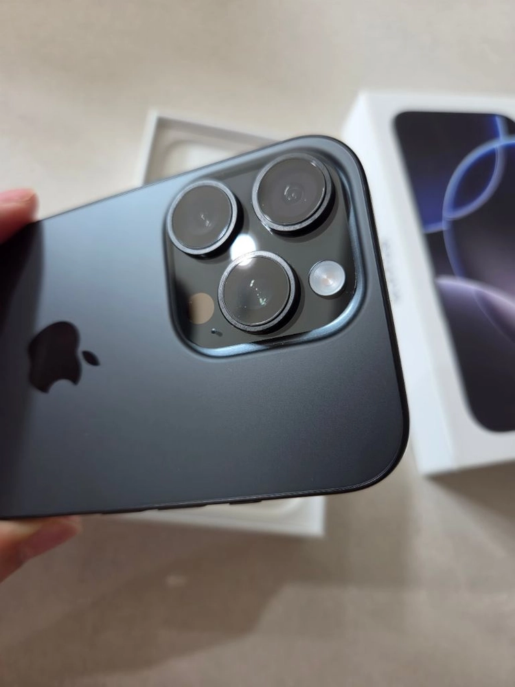 아이폰 16 pro 512GB 블랙티타늄 이미지