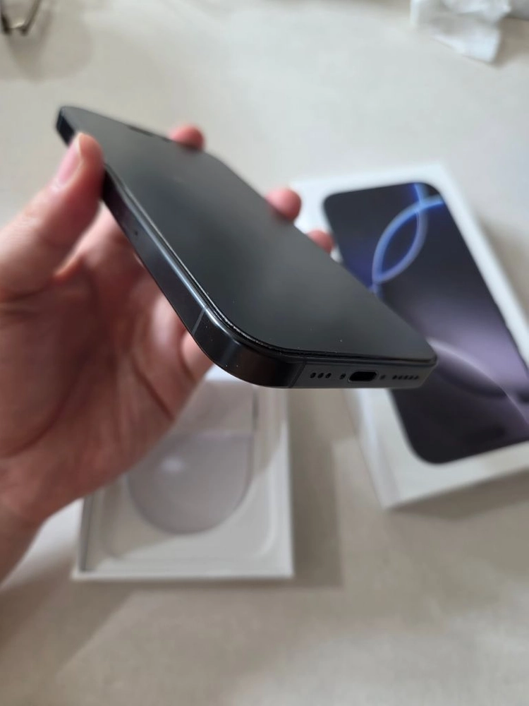 아이폰 16 pro 512GB 블랙티타늄 이미지
