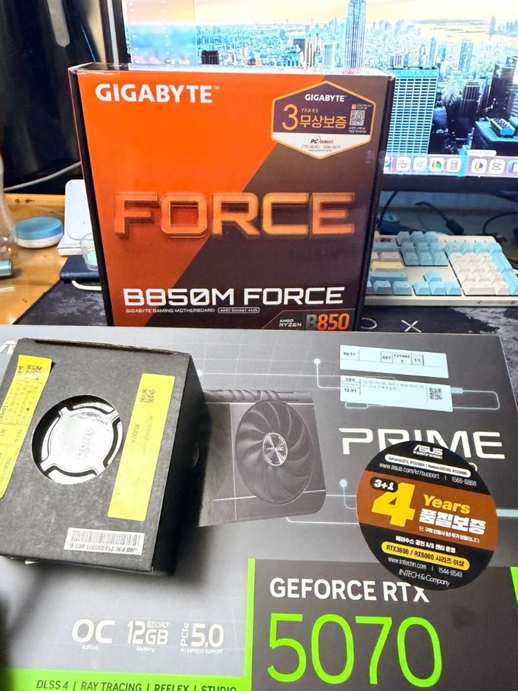 라이젠 9600X RTX 5070 32GB 게이밍 데스크탑 본체 이미지