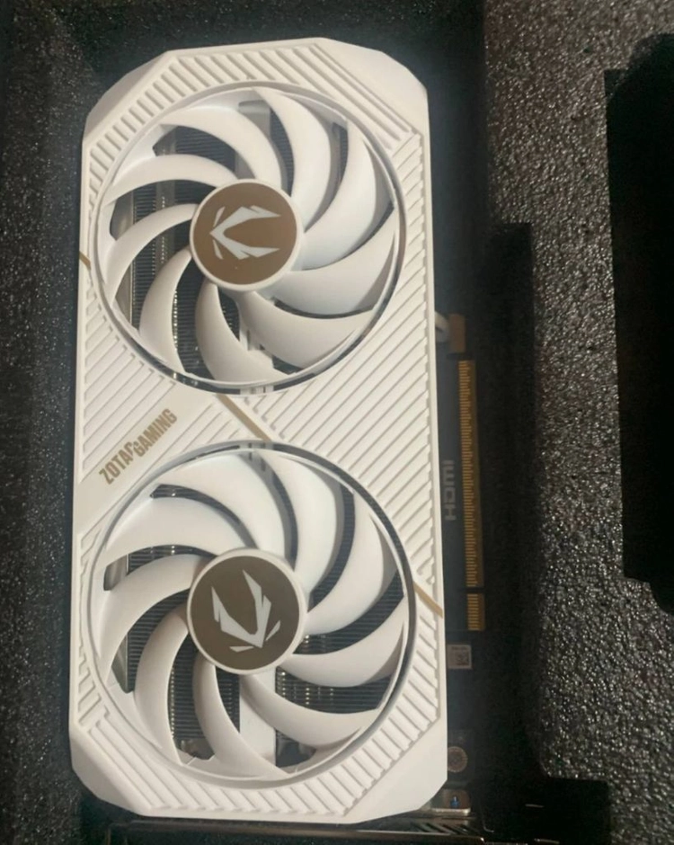 조텍 RTX 5060Ti TWIN EDGE OC 화이트 - 안심되는 중고거래