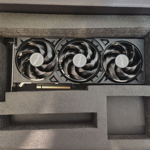 지포스 RTX 5060 Ti 그래픽카드 이미지