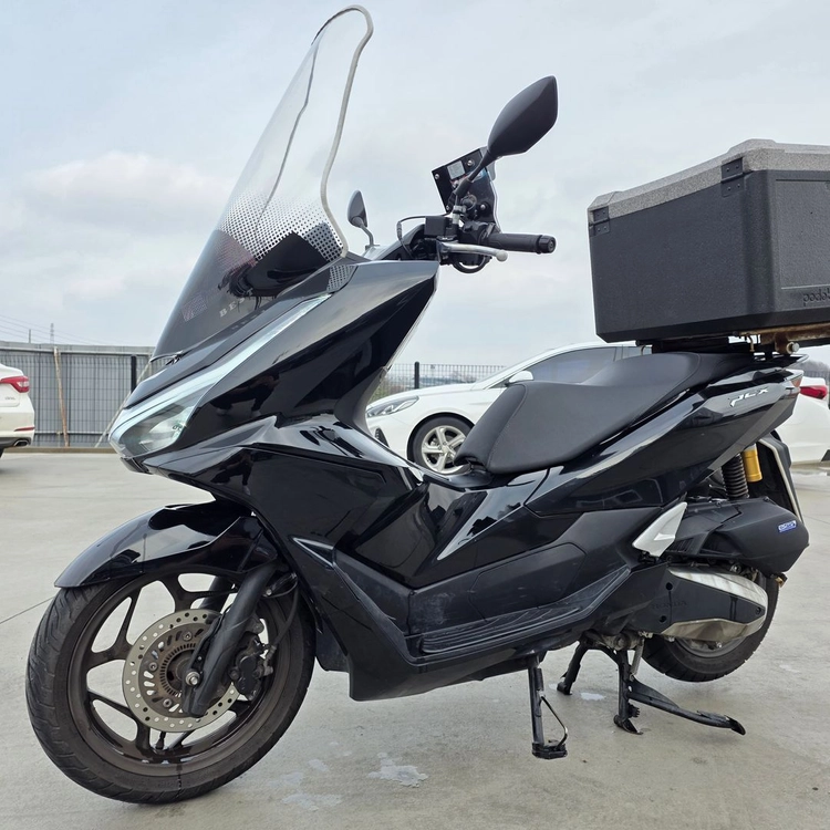 혼다 pcx125 25년 3만 깔끔한세팅 바이크 판매합니다. 이미지